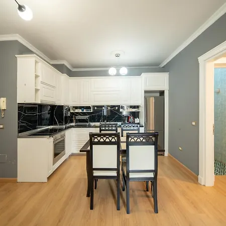 Apartment Ring Center Spacious 2 Bdr Tirana